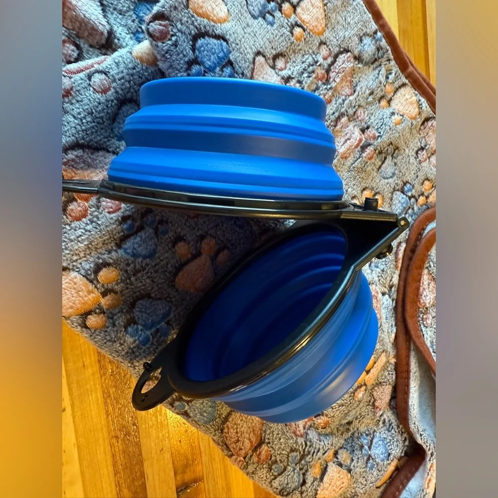 Collapsible Blue collapsible Pet Travel Bowl with Paw Print Blanket